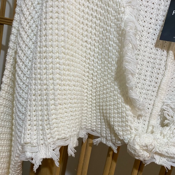 Cropped knit long sleeve top - Picture 3 of 5